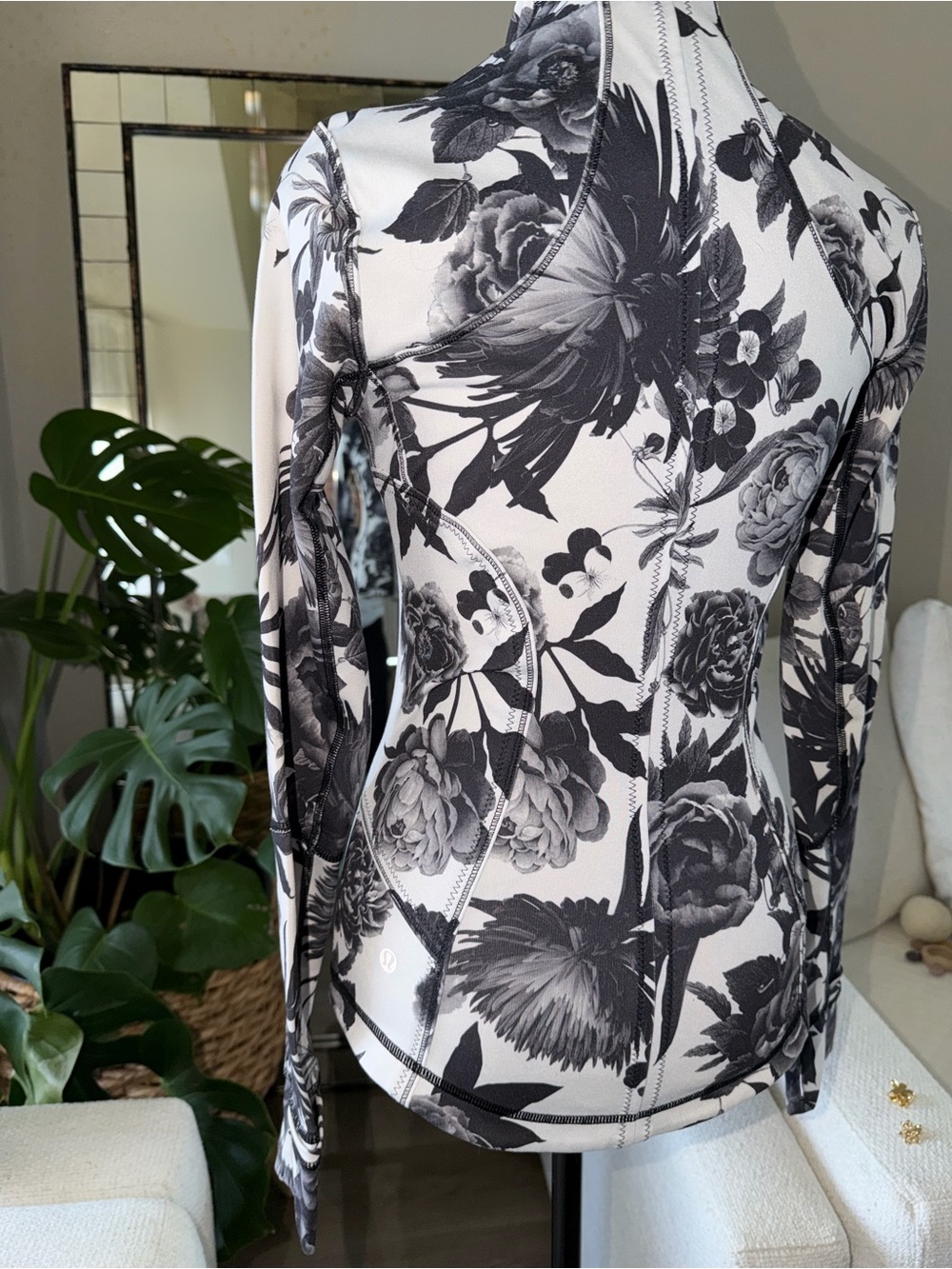 Lululemon Brisk Bloom Jacket SZ 2 - Picture 5 of 13